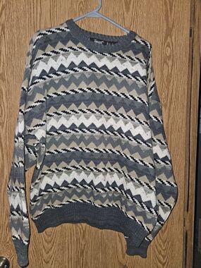 Impact Vintage Textured Geometric Knit Crewneck Sweater in Gray, Cream & Tan